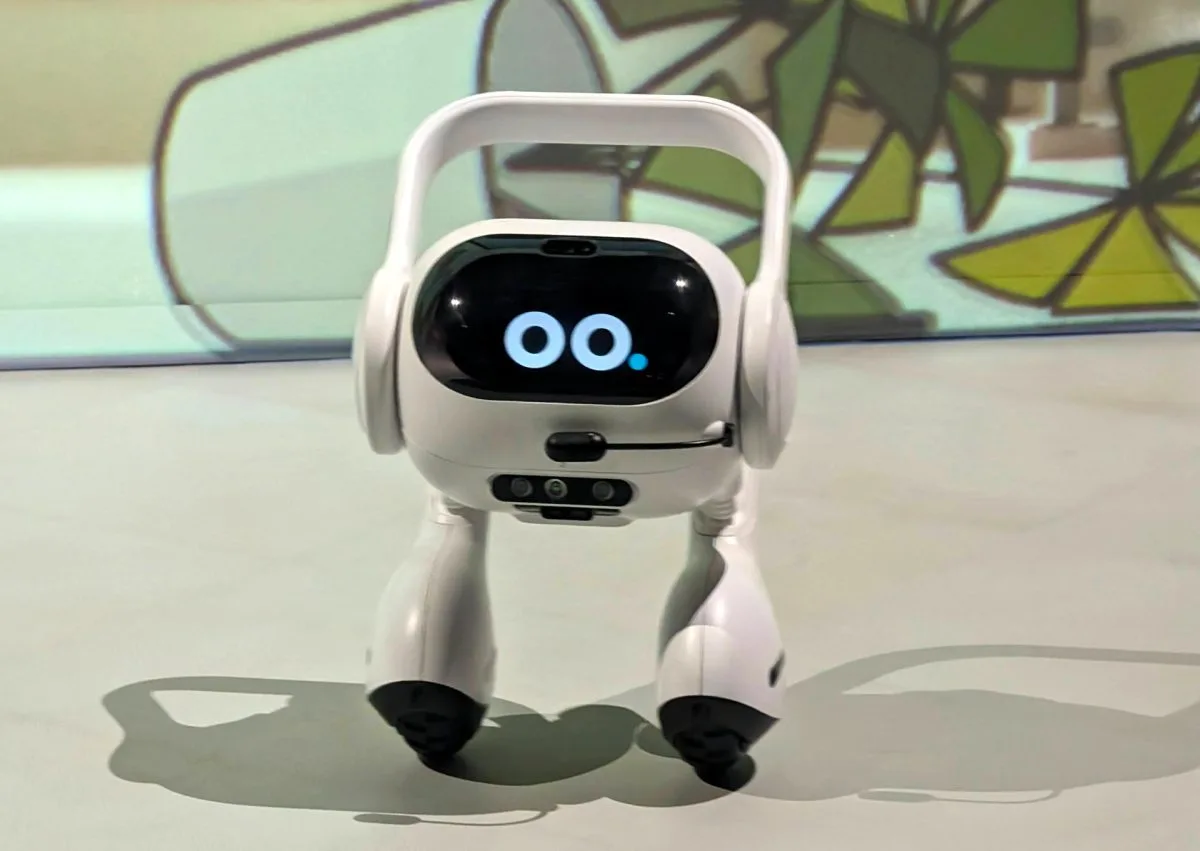 Robots con IA, televisiones transparentes o gafas para oír mejor, novedades de CES 2024