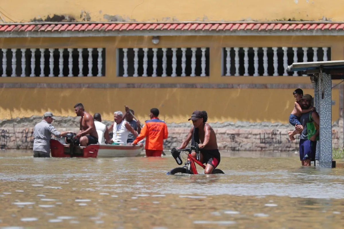 Suben a 12 las víctimas por las fuertes lluvias en Río de Janeiro