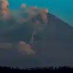 Tres zonas andinas afectadas por la caída leve de ceniza del volcán ecuatoriano Sangay