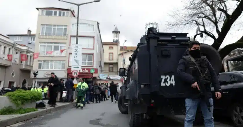 Turquía atribuye el atentado contra iglesia en Estambul al Estado Islámico