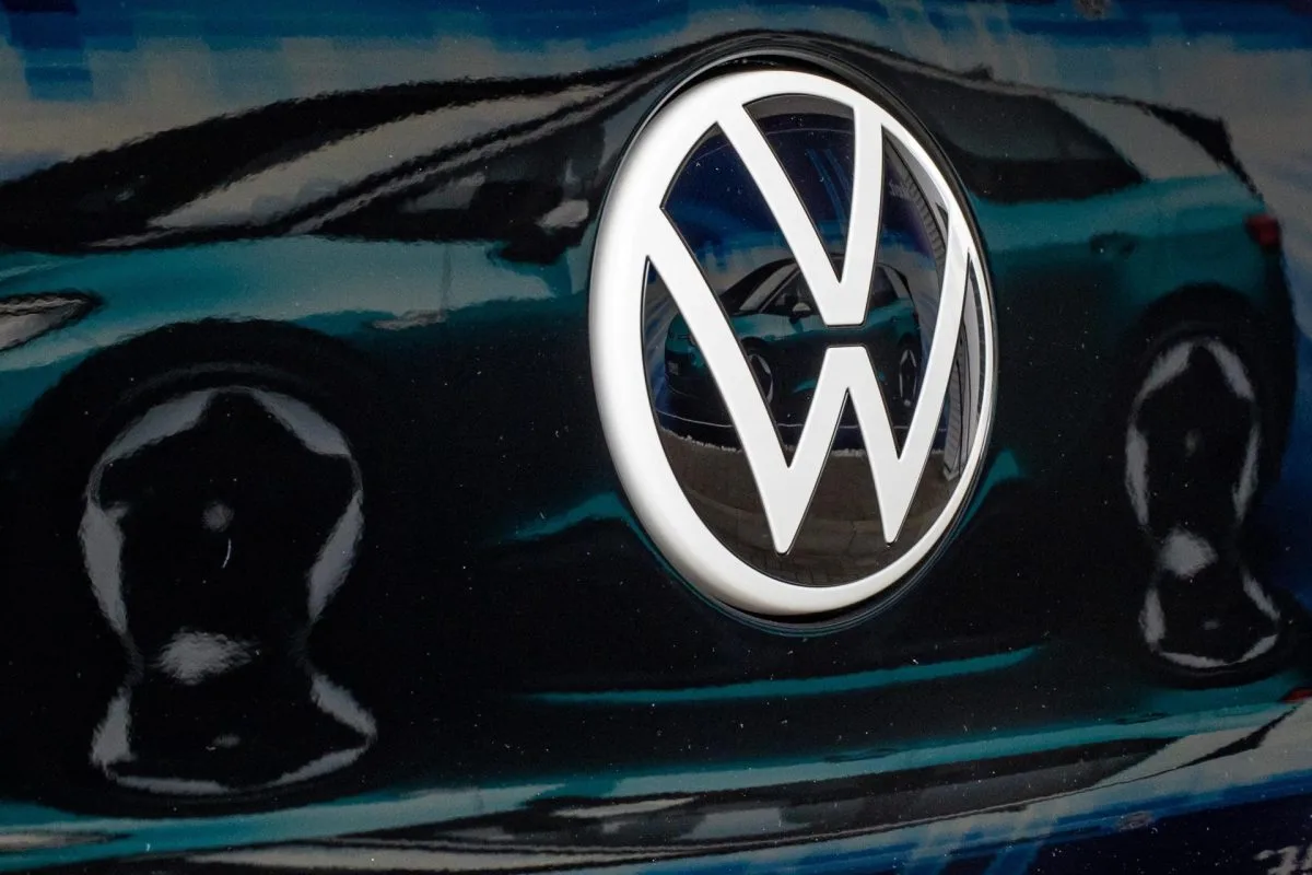 VW empezará a integrar el sistema de IA ChatGPT en sus vehículos este año