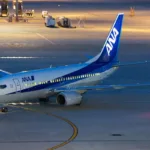 Piloto de Boeing 737 regresa al aeropuerto tras descubrir una grieta en la ventana de la cabina