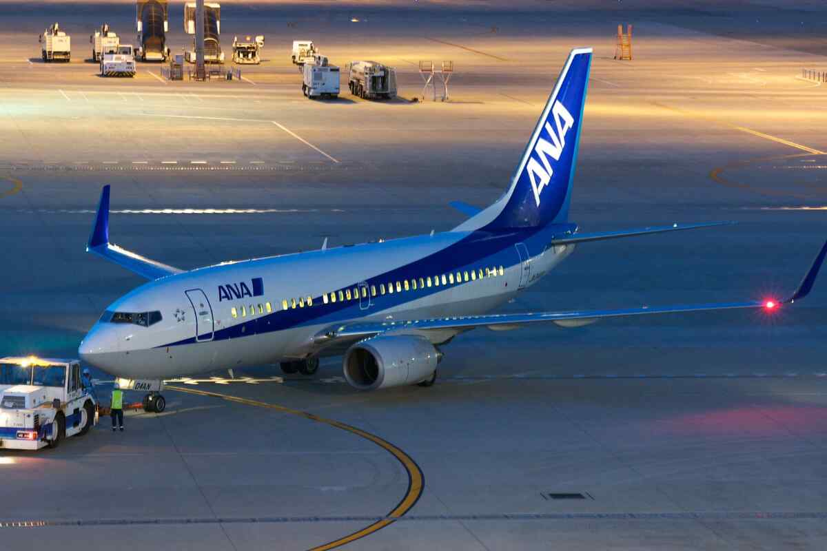 Piloto de Boeing 737 regresa al aeropuerto tras descubrir una grieta en la ventana de la cabina
