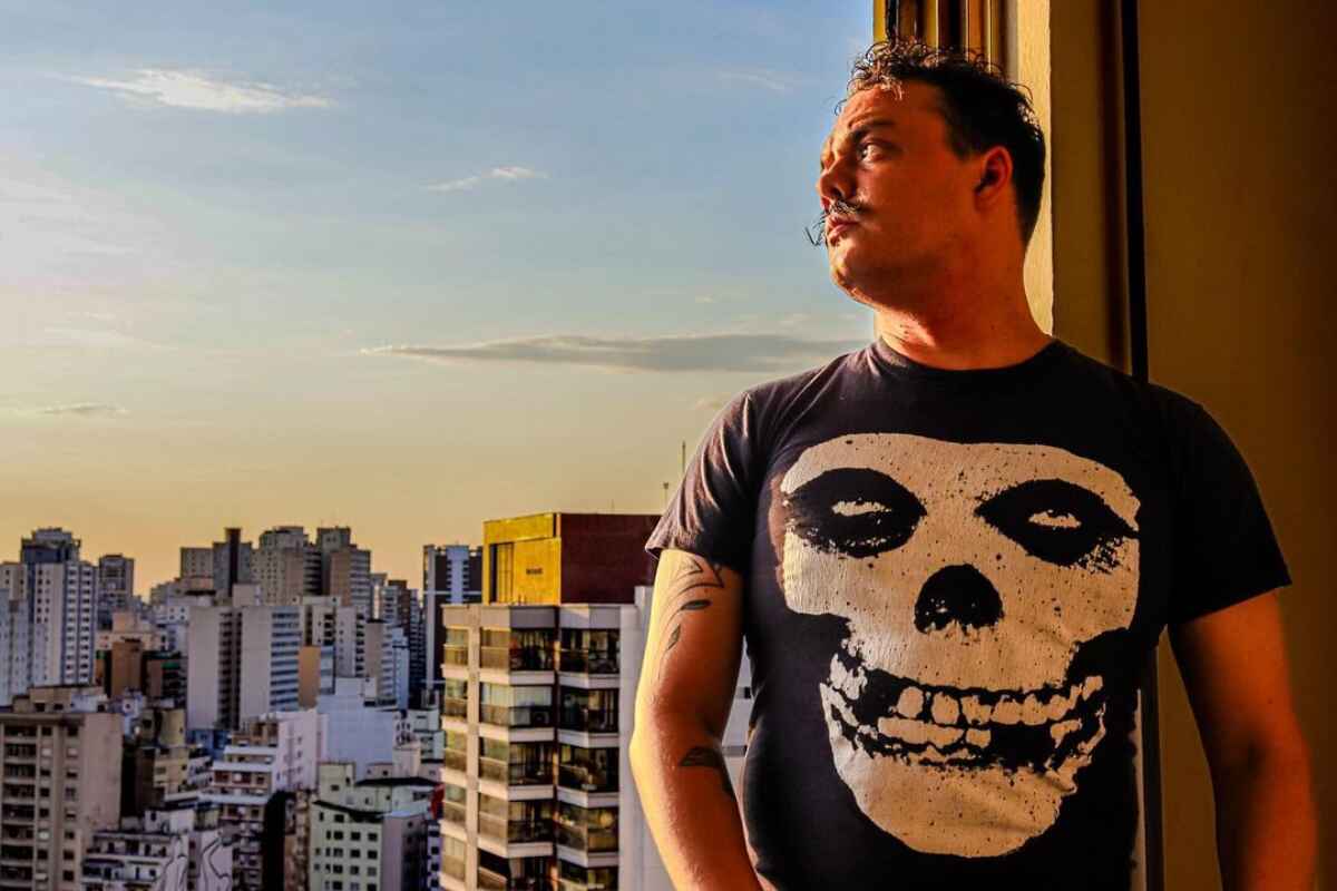 Dramático suicidio de escritor y YouTuber brasileño en un crucero de fin de año