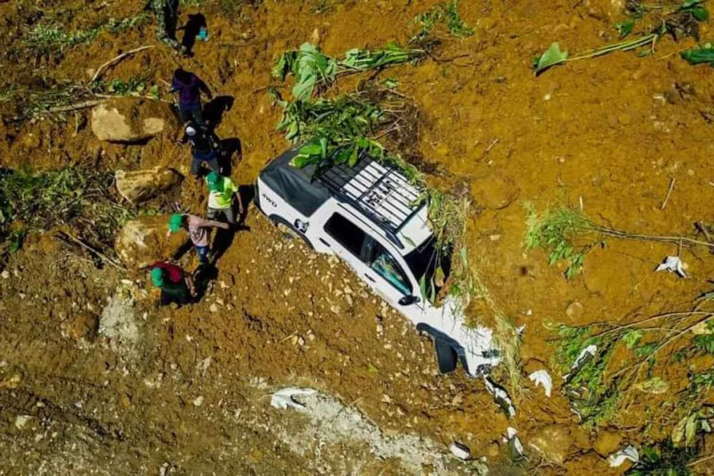 Suspenden búsqueda de víctimas por tragedia en la vía Quibdó - Medellín: Van 37 muertos