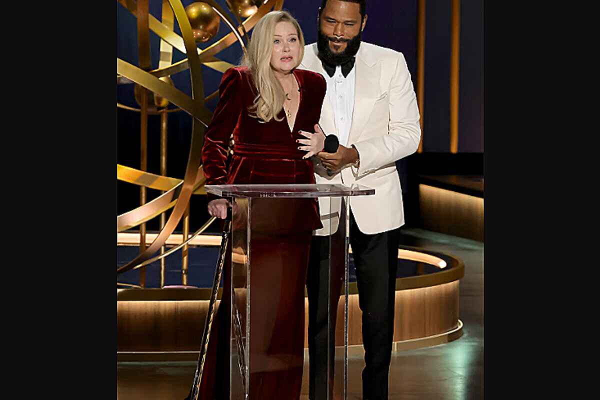 La emotiva ovación a Christina Applegate en los Emmy, tras revelar que tiene esclerosis múltiple