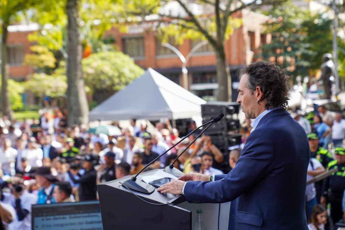 federico Gutiérrez asume como alcalde y promete unir a Medellín tras el desastre de Quintero