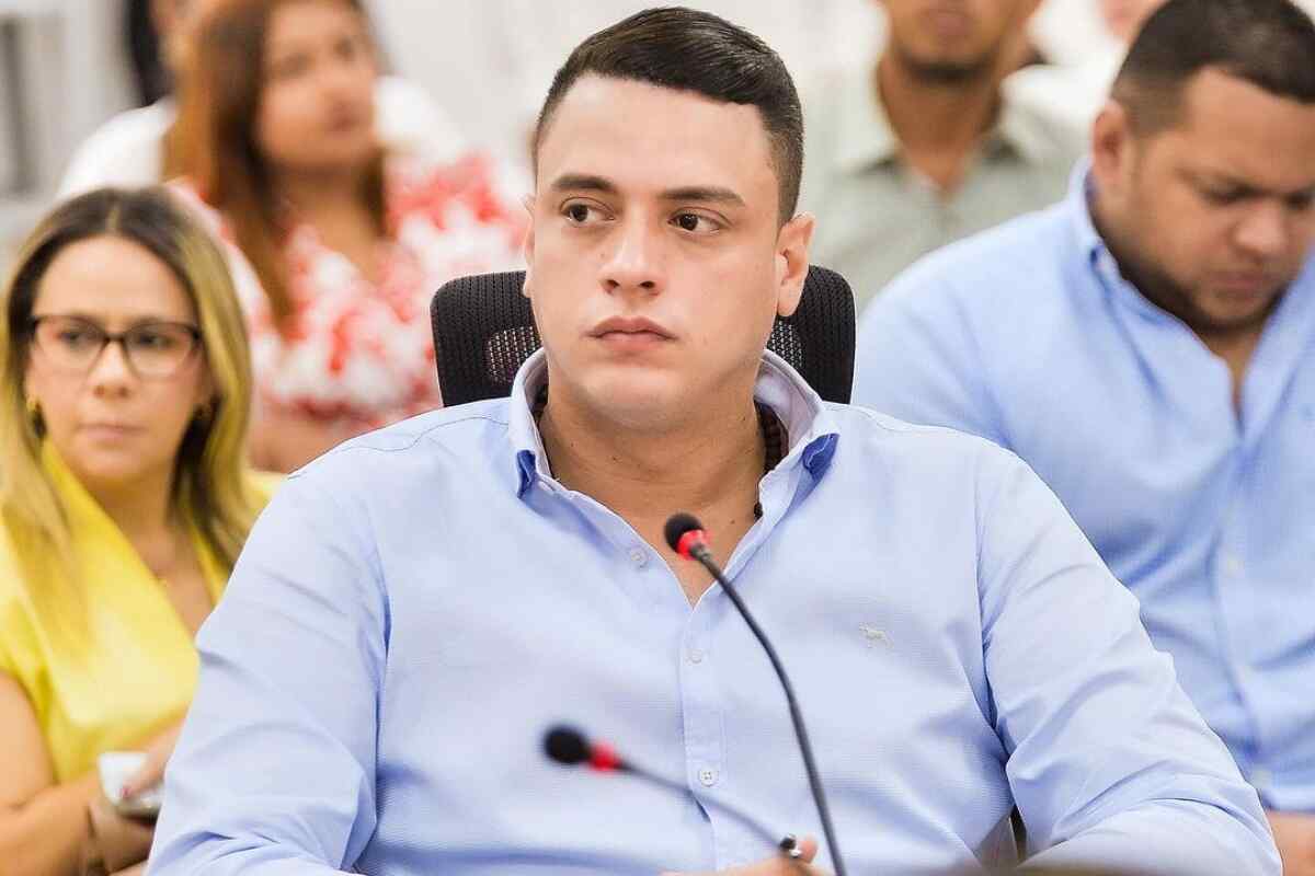 Hermes Fernando Martínez, el alcalde de Curumaní que es tendencia por su atractivo físico