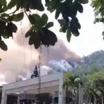 Condominio Ruitoque de Floridablanca, en riesgo por incendio forestal que se propaga en Santander