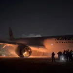 Choque entre avión comercial y avión de la Guardia Costera deja 5 muertos en Tokio