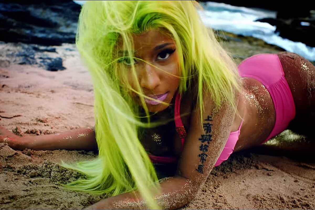 Nicki Minaj deja a sus fans boquiabiertos al no cantar "Starships" y la critica duramente