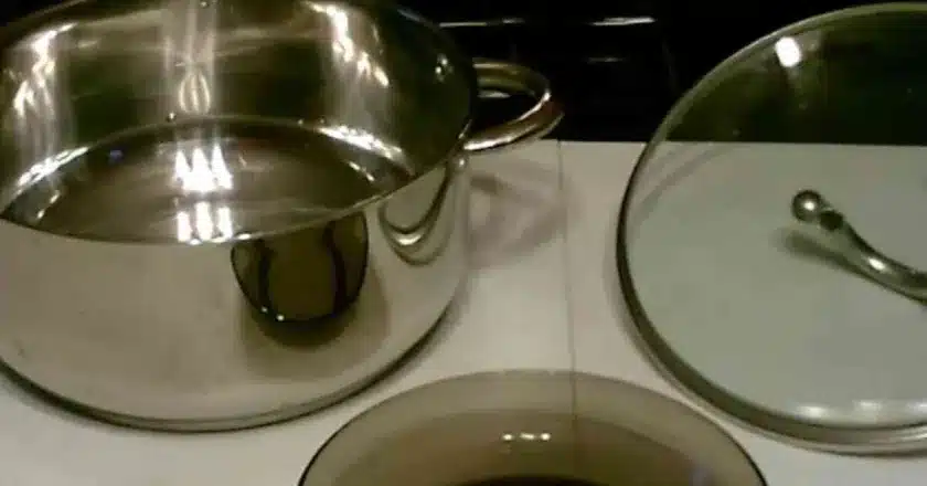 Cómo hacer agua destilada en casa con solo dos ollas y una tapa