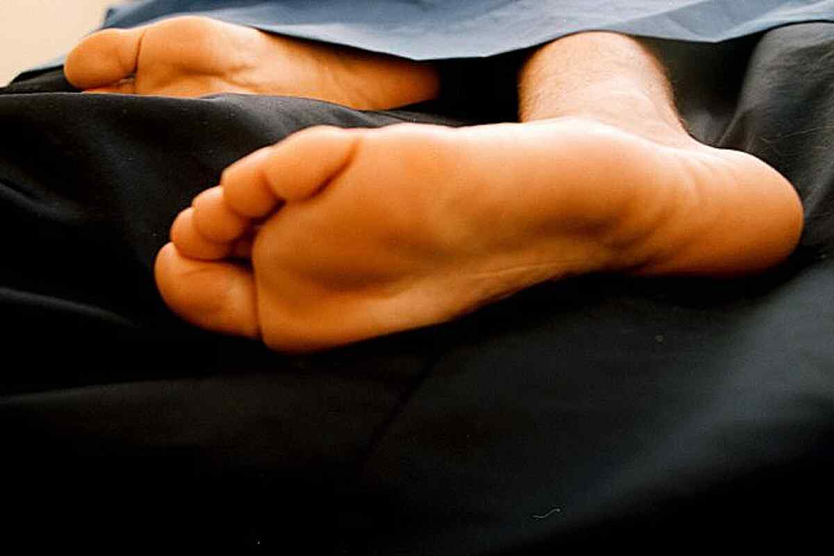 ¿Sabías que sacar el pie de la cama puede mejorar tu sueño? Te contamos cómo