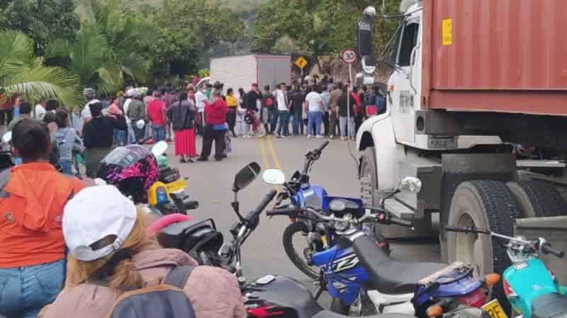 Tragedia en el Huila: muere el acordeonero Rolando Muñoz Jiménez al chocar contra un camión