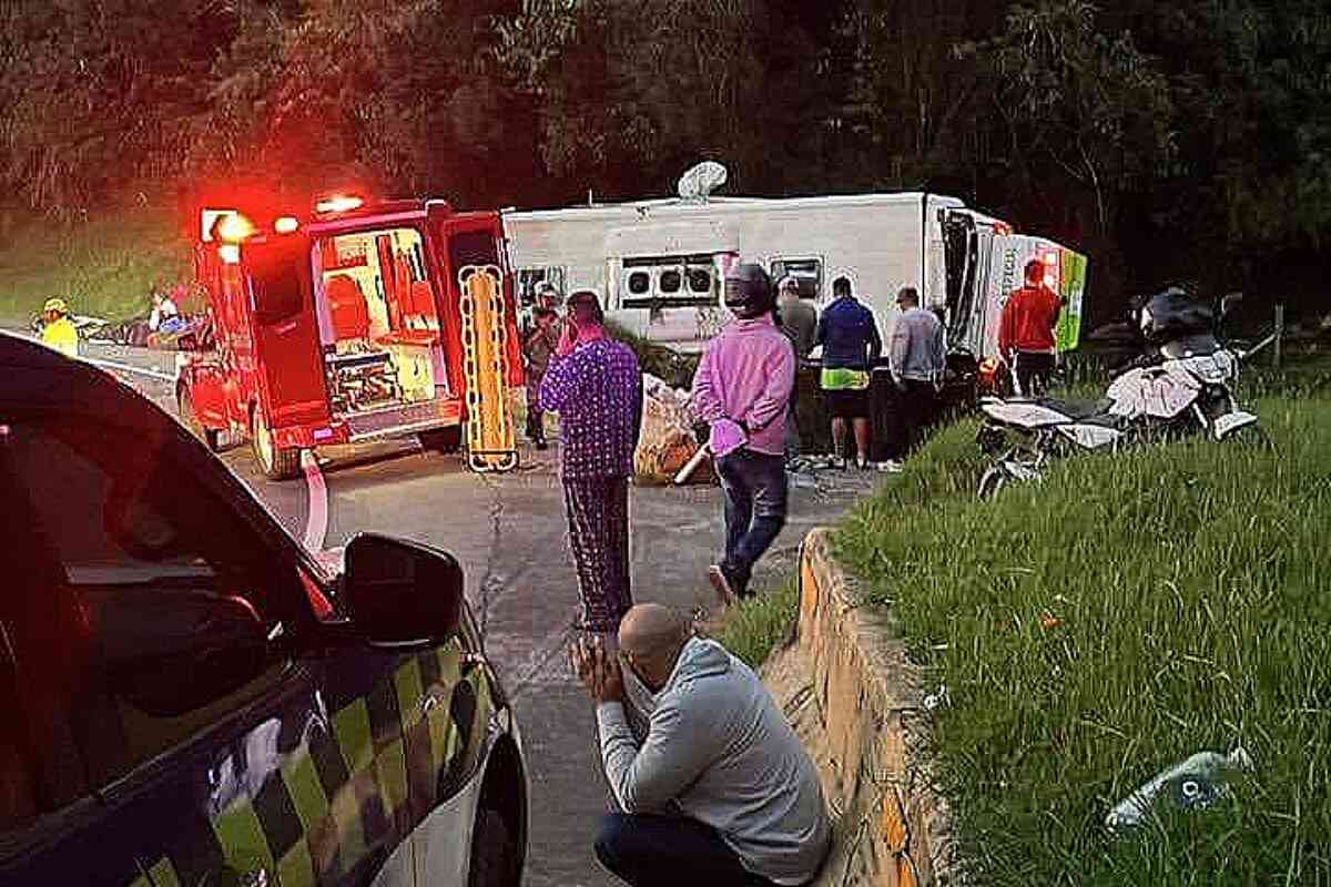 Dos accidentes de bus en la vía Santa Rosa de Osos-Medellín cobran la vida de siete personas, cuatro de ellas niños