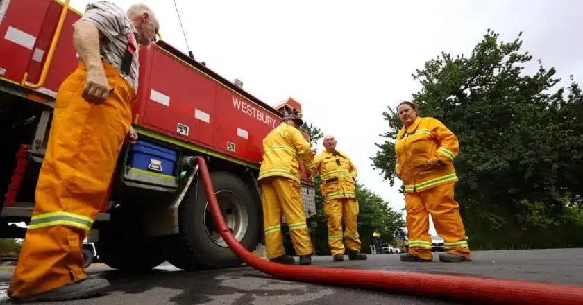 Australia ordena evacuar a 30.000 personas por incendios forestales en el sureste del país