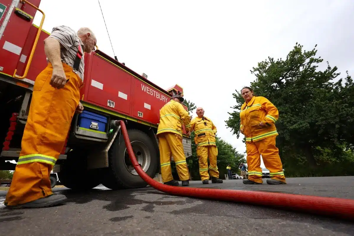 Australia ordena evacuar a 30.000 personas por incendios forestales en el sureste del país