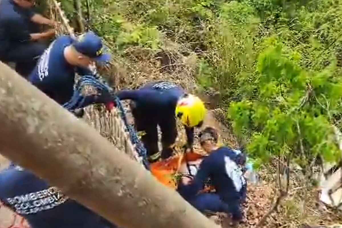 Mujer sobrevivió a una caída de 30 metros por un barranco en la escarpa occidental de Bucaramanga
