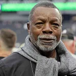 Fallece a los 76 años Carl Weathers, el actor que interpretó a Apollo Creed en las películas de "Rocky"