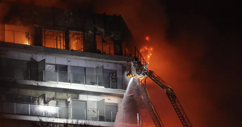 Cuatro muertos en el incendio de los edificios de Valencia, según Emergencias