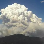 Desalojan decenas de poblaciones del sureste de Australia por incendios forestales