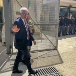 El vídeo de la paliza a un preso encapuchado indigna a Italia