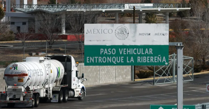 Exportadores de la frontera de México están en alerta por el cierre de cruces con EE.UU.