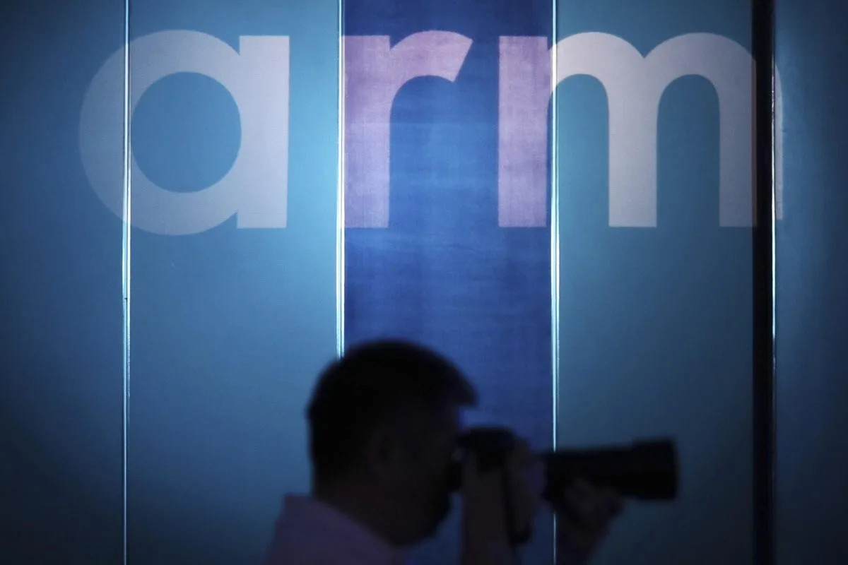 Las acciones de la tecnológica Arm suben un 24 % y continúan su impulso en Wall Street