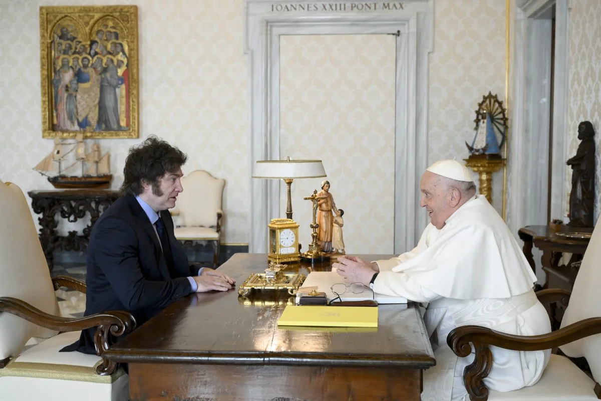Milei abordó en el Vaticano su programa para enfrentar la crisis económica
