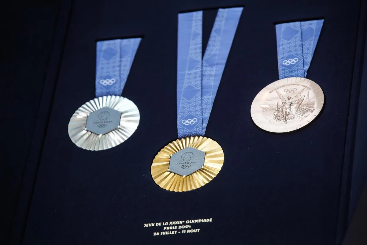 Un trozo de la Torre Eiffel, el premio para los campeones olímpicos de París 2024