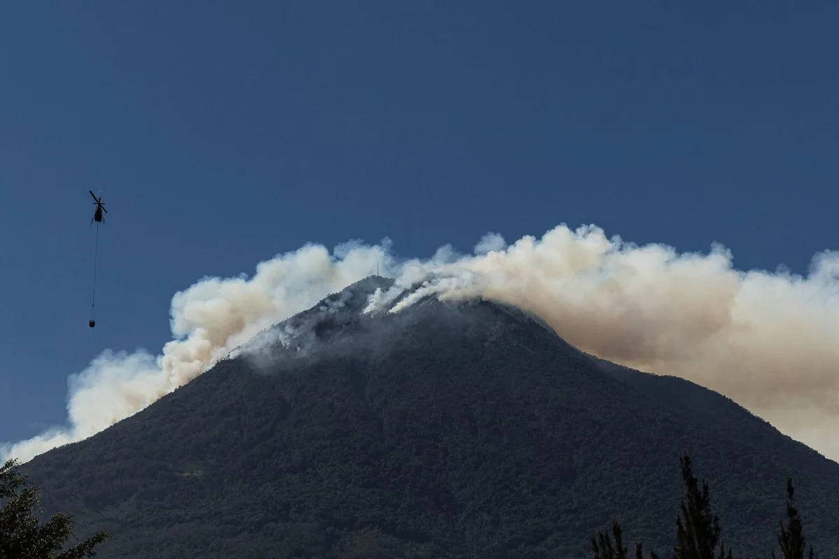 Taiwán dona 300.000 dólares a Guatemala para combatir el incendio en el volcán de Agua