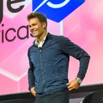 Tom Brady justifica empujón de Travis Kelce al entrenador de los Chiefs en el Super Bowl