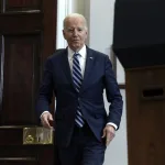 Un juez federal señala que Florida puede oponerse a la política migratoria de Biden