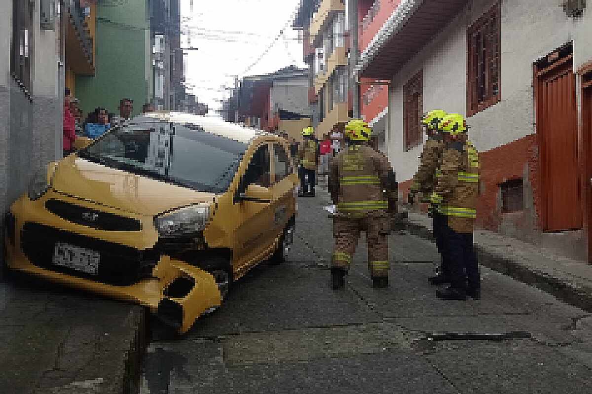 Tragedia en Manizales: mujer muere arrollada por un taxi fuera de control
