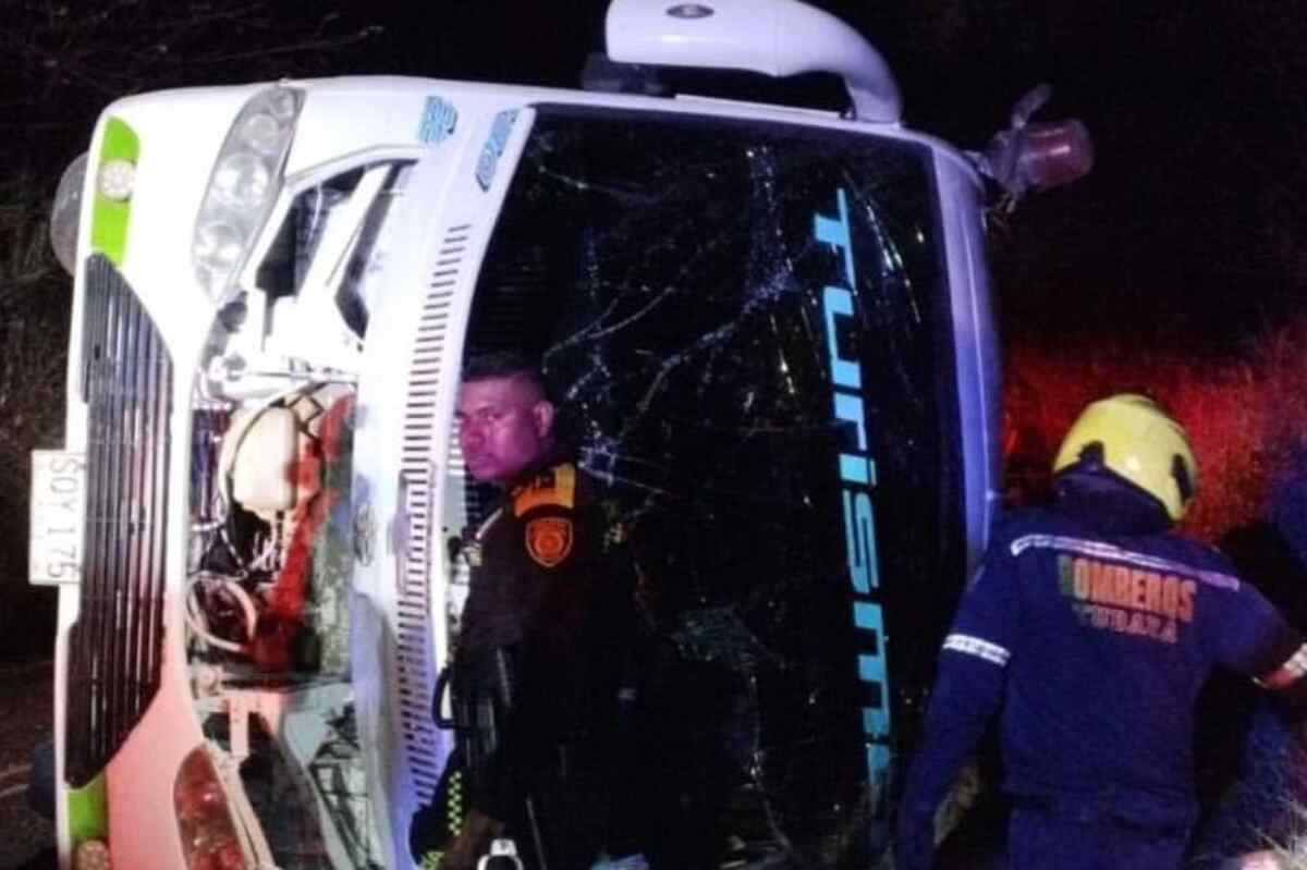 Tragedia en el carnaval de Atlántico: una niña muere y varios niños resultan heridos en un accidente de bus