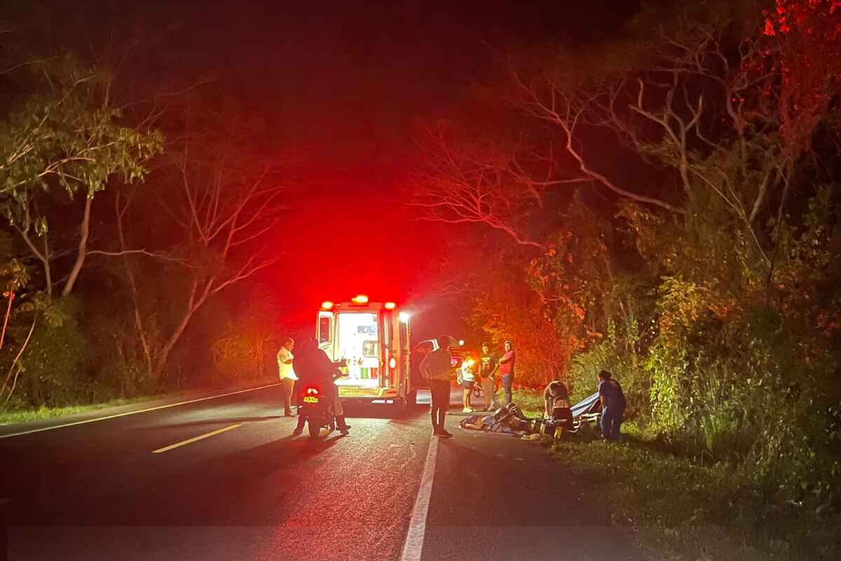 Muere uno de los dos hermanos que chocaron en moto contra un carro en la vía Planeta Rica / Montería
