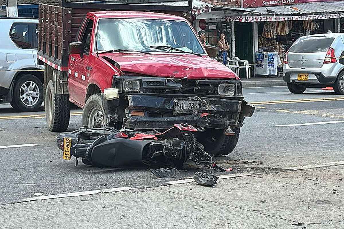 Tragedia en la vía Bogotá-Medellín: una pareja de enfermeros murió en un accidente de moto en La Vega
