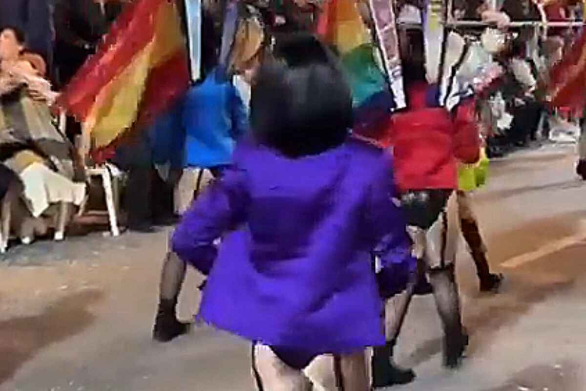 Denuncian que unas niñas desfilaron con lencería erótica en el carnaval de Torrevieja y piden que se les quite el premio