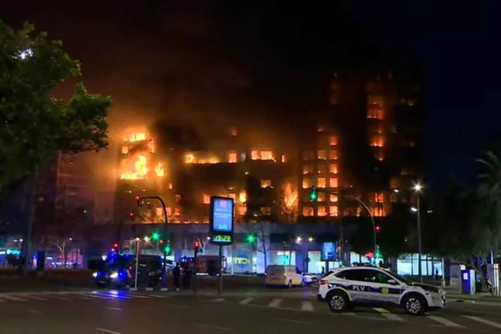 Tragedia en Valencia: un incendio en un edificio se cobra diez vidas y deja 15 heridos