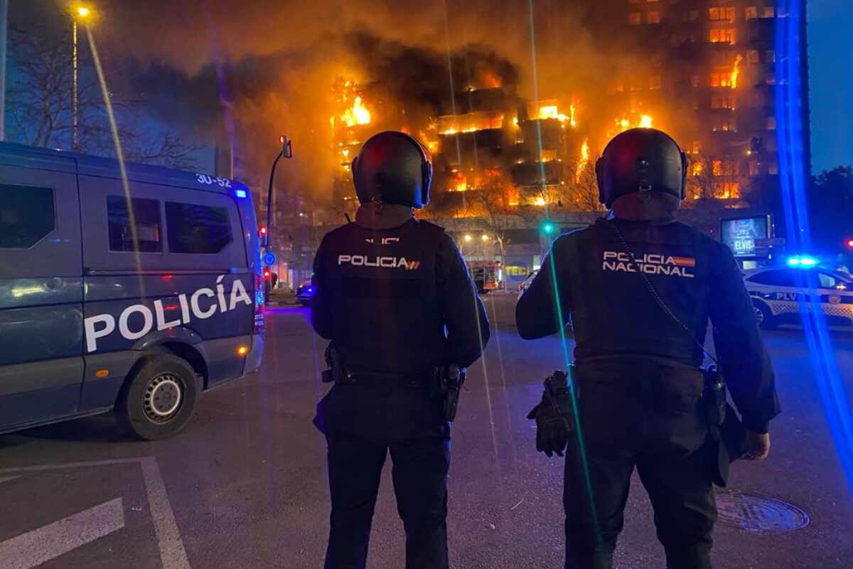 El trágico final de una familia que se refugió en el baño tras pedir ayuda por teléfono en el incendio de Valencia