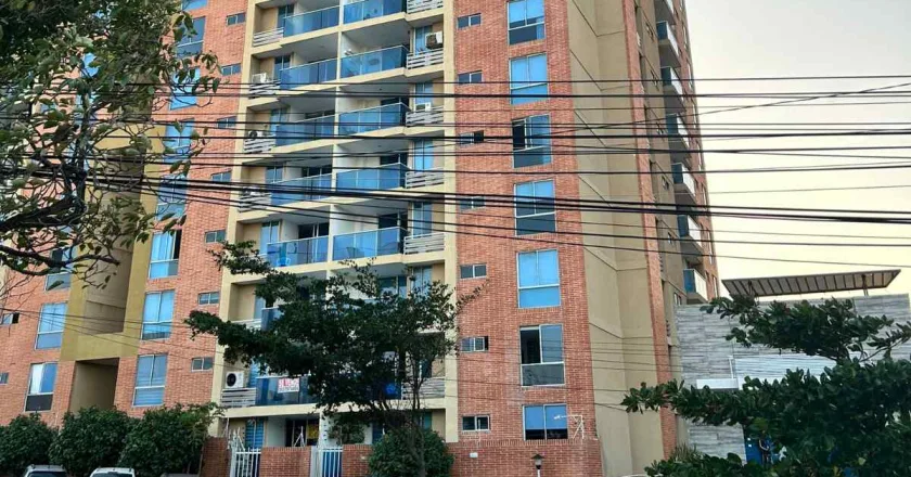 Tragedia en Puerto Colombia: una menor de 15 años cayó del balcón de un edificio y murió