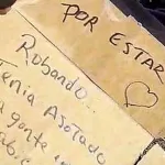 Encuentran cadáver de joven con cartel que lo señala de ladrón en Soledad
