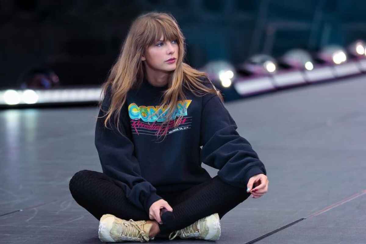 Taylor Swift hace dos donaciones de 50.000 dólares a la familia de una DJ asesinada en Kansas City durante la celebración de los Chiefs