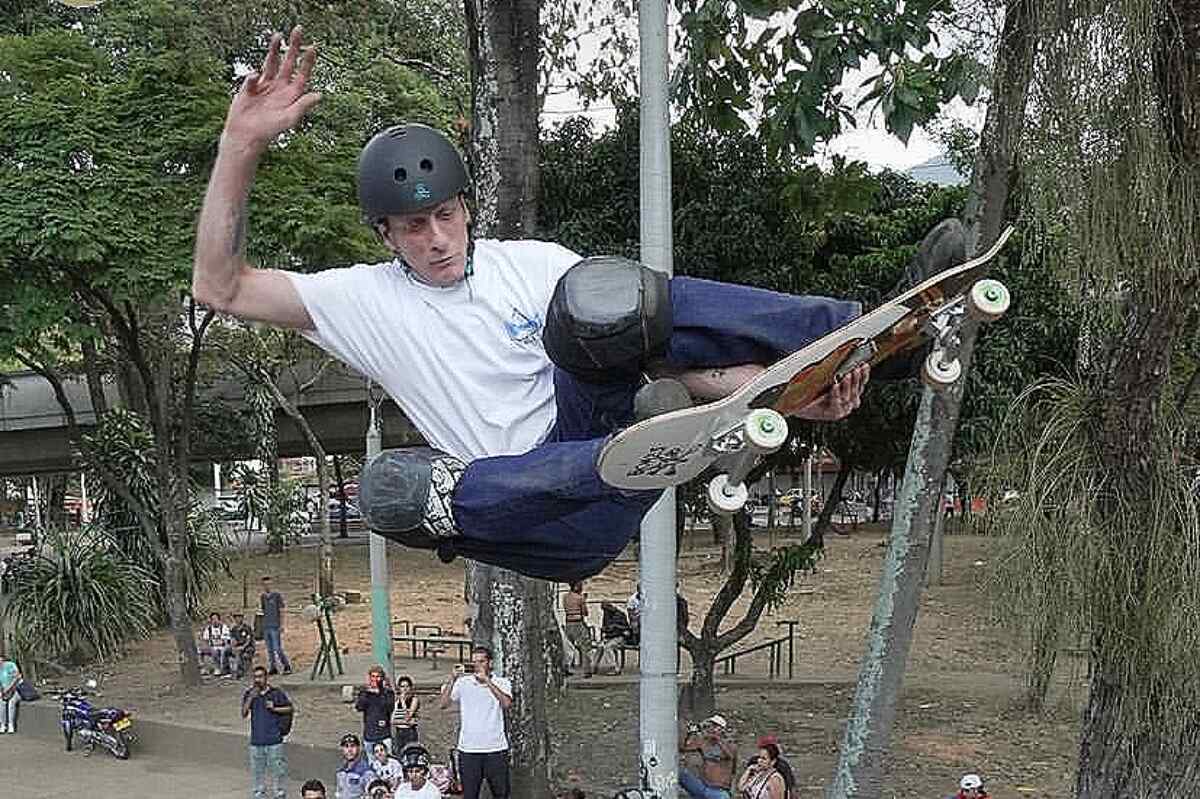 Tony Hawk en Medellín: salud, skate y amistad. El skater más reconocido del mundo se sometió a un tratamiento médico y vivió la cultura del patinaje en la ciudad
