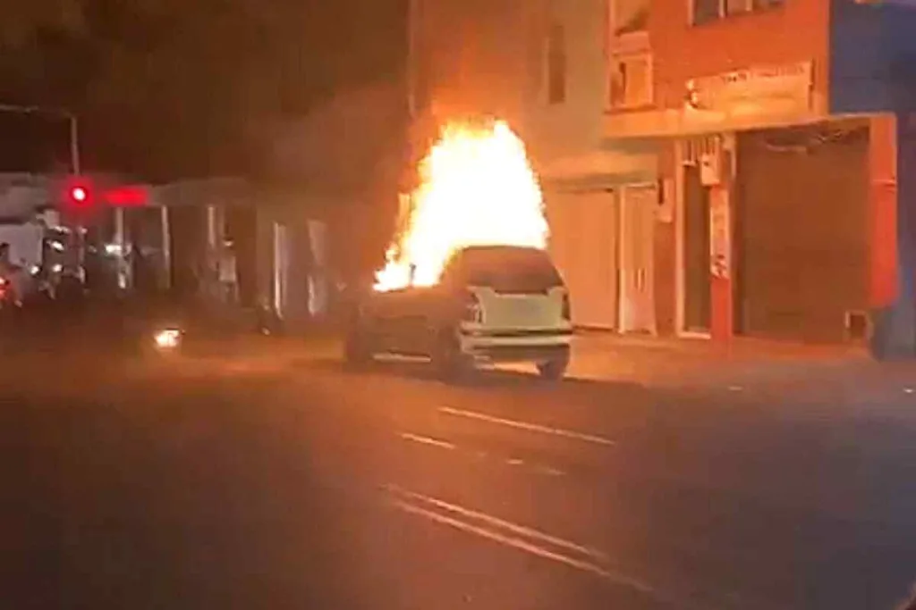 Militarizan Tuluá tras una noche de terror: 2 muertos, tres heridos y cinco vehículos incinerados por las bandas criminales