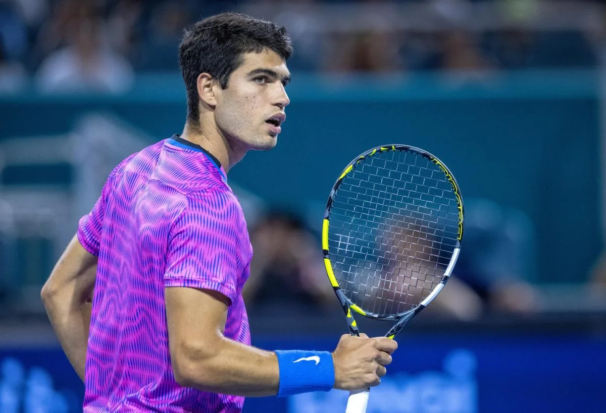 Alcaraz continúa imparable y firma un estreno perfecto en Miami contra Carballés