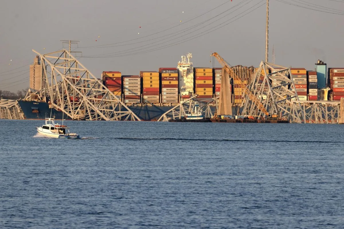 Comienzan las labores de remoción de los escombros del puente de Baltimore