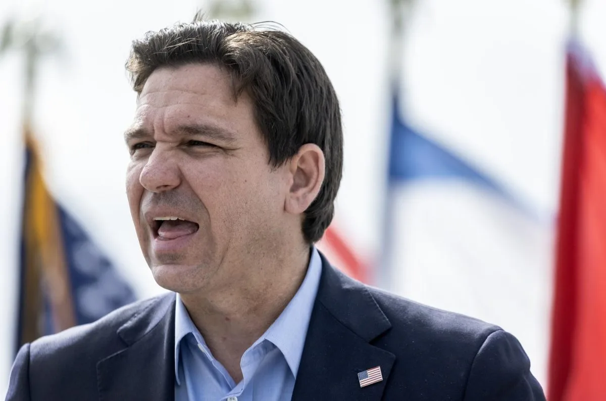 DeSantis veta una drástica medida que prohibía el uso de redes sociales a menores de 16 años