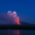 Desciende la intensidad de la erupción del volcán La Cumbre, en las Islas Galápagos