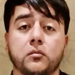 Un giro inesperado ha dado el caso de los líderes del grupo criminal Ronda 88, Fabián Solís Vega (‘El Fabián’) y su hijo Fabián Solís Jr. (‘El Cachorro’). A tres días de su captura, ambos fueron liberados por orden de un juez federal, quien argumentó que el cateo en el que fueron detenidos fue legal, pero no así su aprehensión. La liberación se produjo durante las primeras horas del 6 de marzo. Tras la decisión del juez, la Fiscalía General de Justicia de la Ciudad de México (FGJCDMX) alistaba una nueva orden de arresto en contra de ‘El Cachorro’. Sin embargo, el segundo al frente de Ronda 88 se fugó del Reclusorio Sur a pesar de la presencia de un fiscal, tres mandos y varios agentes en las inmediaciones. Las autoridades aún no han esclarecido cómo ‘El Cachorro’ logró escapar del reclusorio. Se presume que los agentes no se percataron de su huida. La captura de ‘El Fabián’ y ‘El Cachorro’ se llevó a cabo el pasado 3 de marzo en un operativo conjunto de la FGR y la Marina en la colonia Lindavista de la alcaldía Gustavo A. Madero. En el operativo también se aseguraron dos inmuebles y un taller. La liberación de los líderes de Ronda 88 ha generado gran controversia. La FGJCDMX ha calificado la decisión del juez como “un revés a la justicia” y ha anunciado que presentará una apelación.